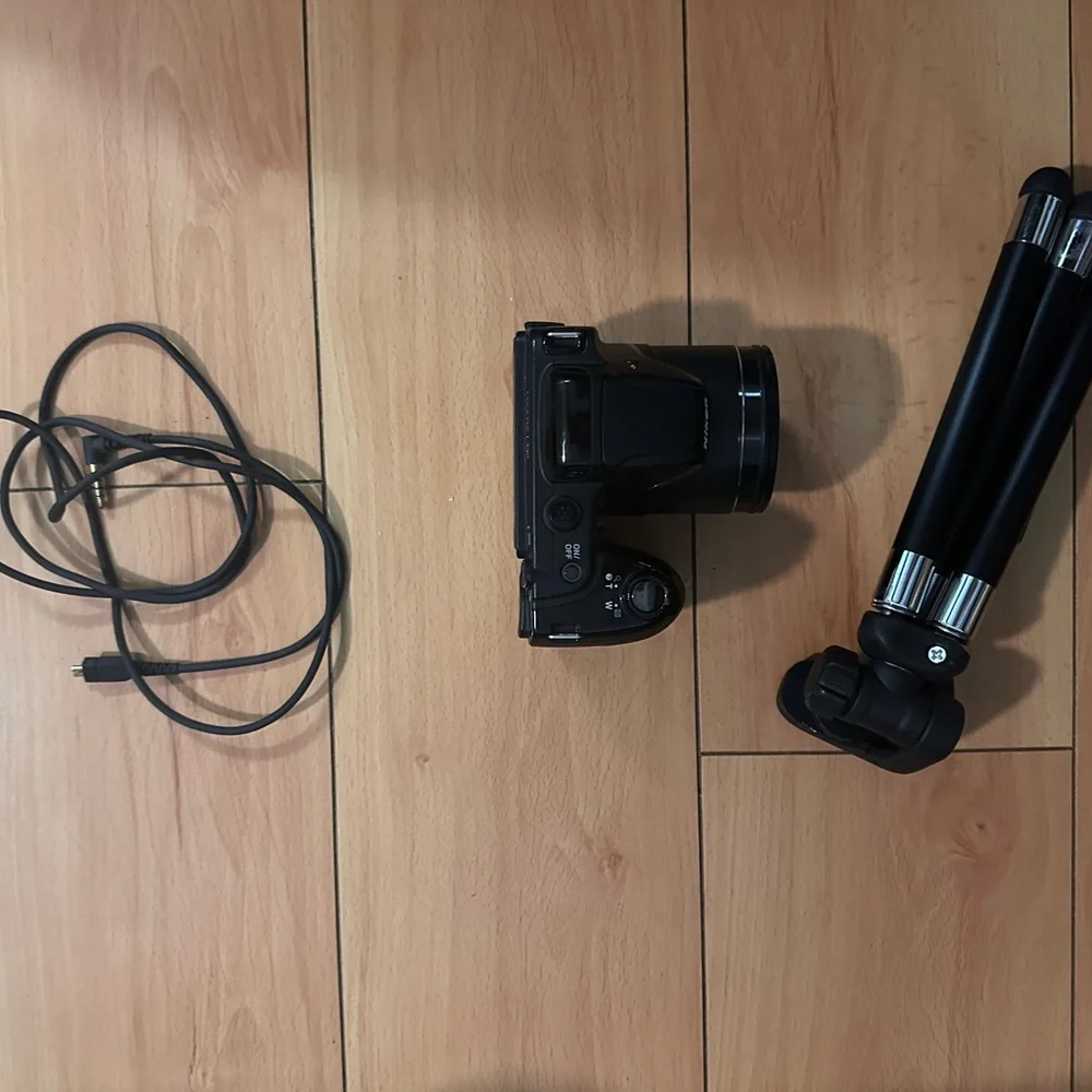 Nikon Coolpix Bundle (Watch the Video)